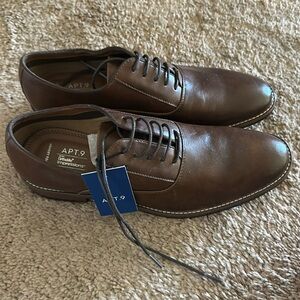 Apt. 9 Memory Foam Size Men’s Size 9.5 Brown Leather Dress Shoes